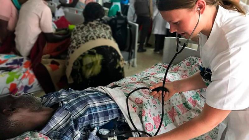 Sygeplejerske praktik i Uganda