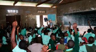 Lærerstuderende på praktik i Uganda