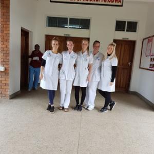Sygeplejestuderende i Tanzania